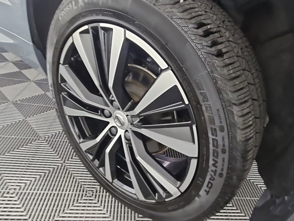 Certified 2023 Volvo XC60 B5 Plus w/ Climate Package image 14
