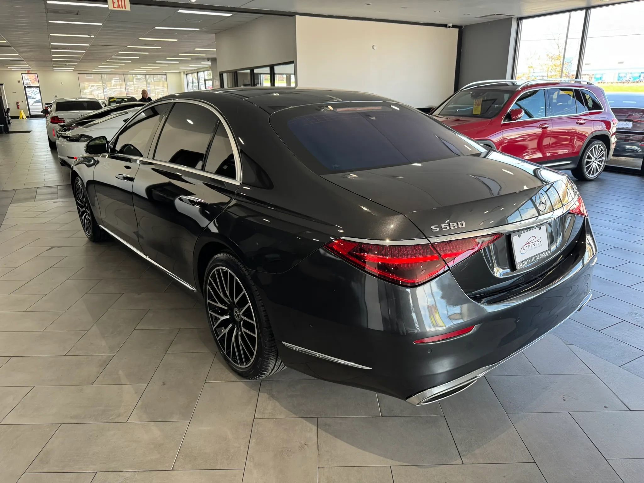 Used 2022 Mercedes-Benz S 580 4MATIC Sedan image 2