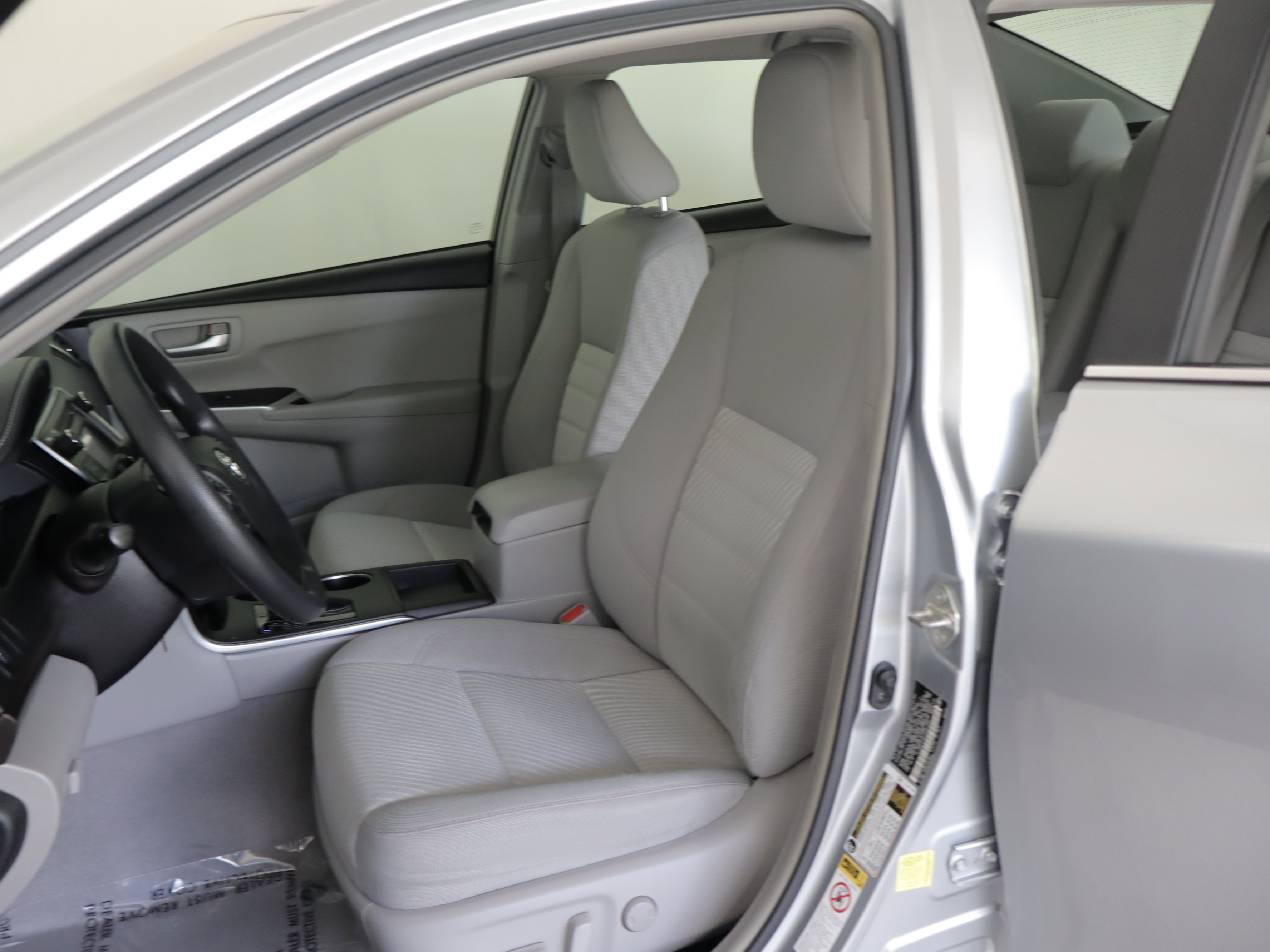 Used 2015 Toyota Camry LE FWD image 7