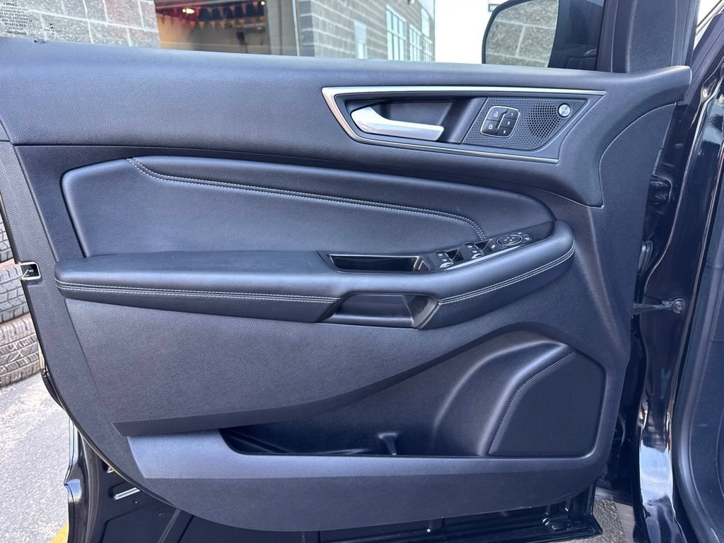 Used 2019 Ford Edge Titanium w/ Equipment Group 301A FWD image 13
