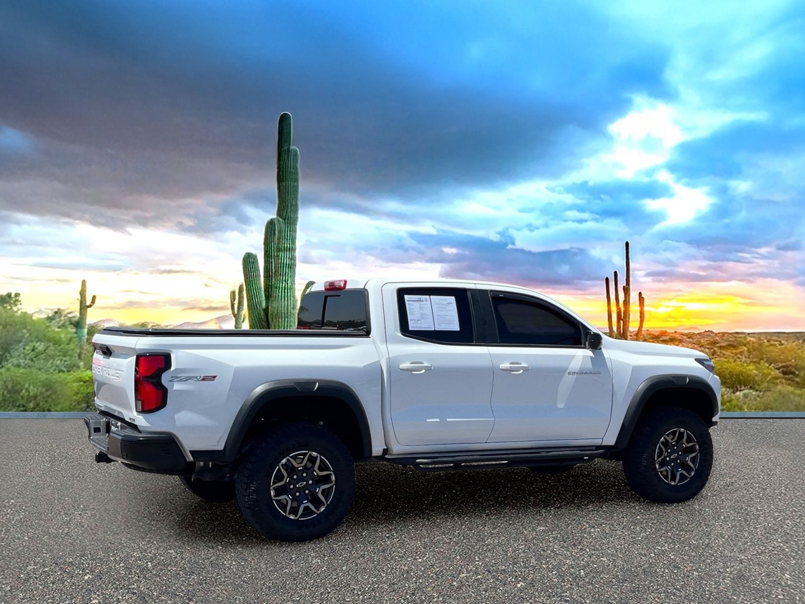 Used 2024 Chevrolet Colorado ZR2 w/ Technology Package AWD/4WD image 5
