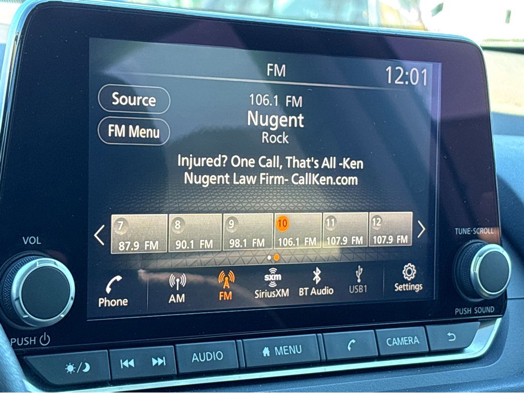 Used 2023 Nissan Rogue SV image 8