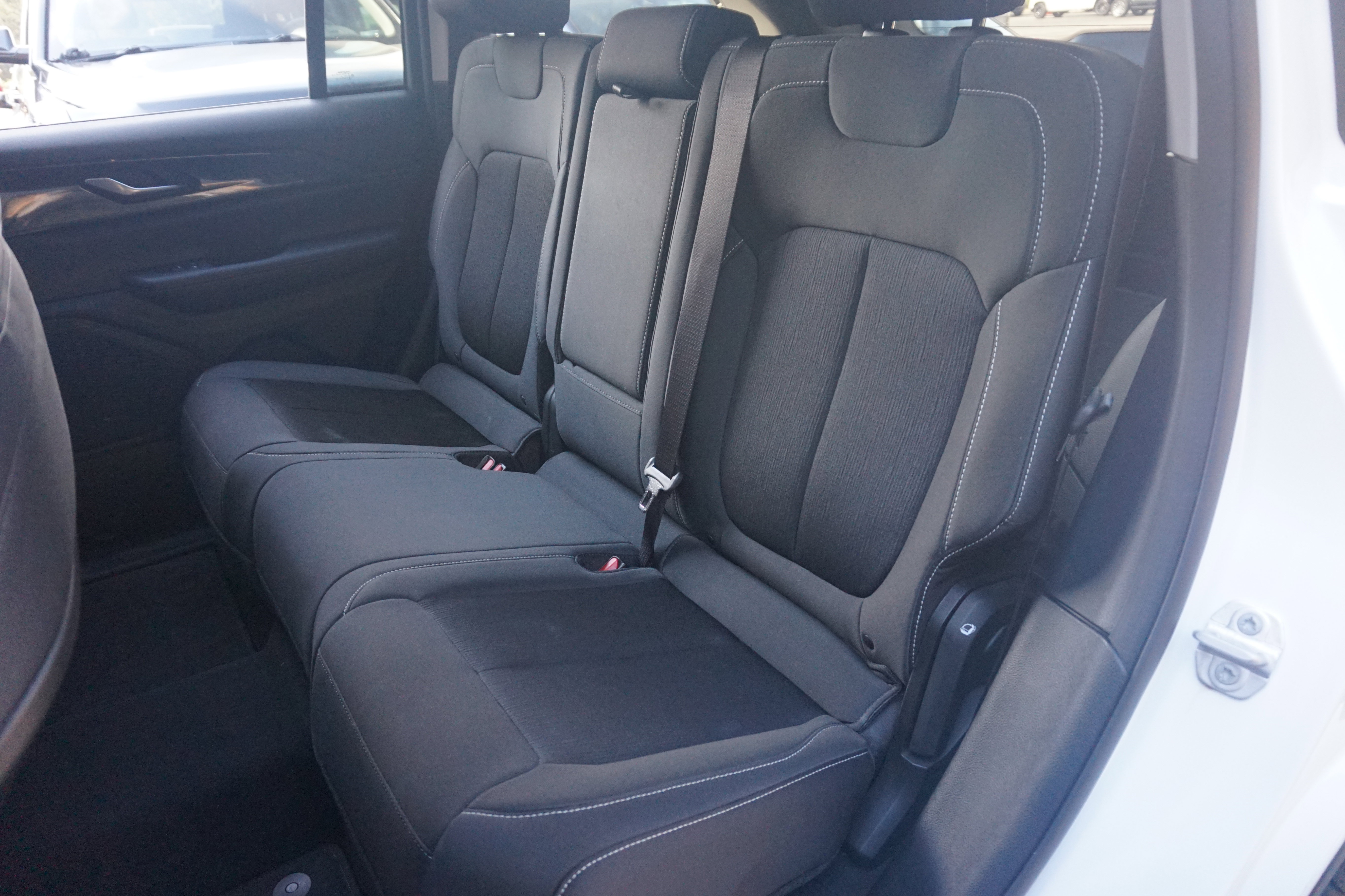 Used 2023 Jeep Grand Cherokee Laredo w/ Luxury Tech Group I image 18