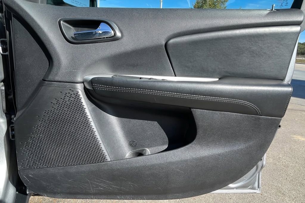 Used 2018 Dodge Journey SXT w/ Connectivity Group FWD image 36