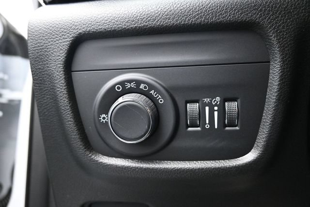Used 2025 Jeep Grand Cherokee Altitude AWD/4WD image 17