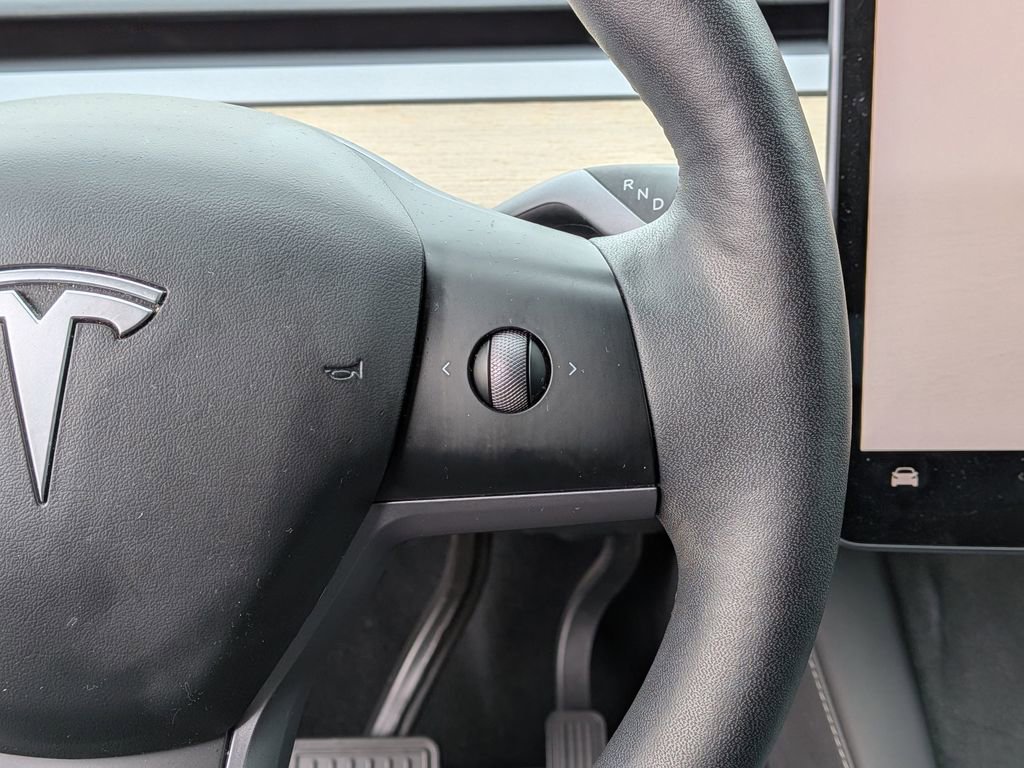 Used 2023 Tesla Model Y Long Range image 25