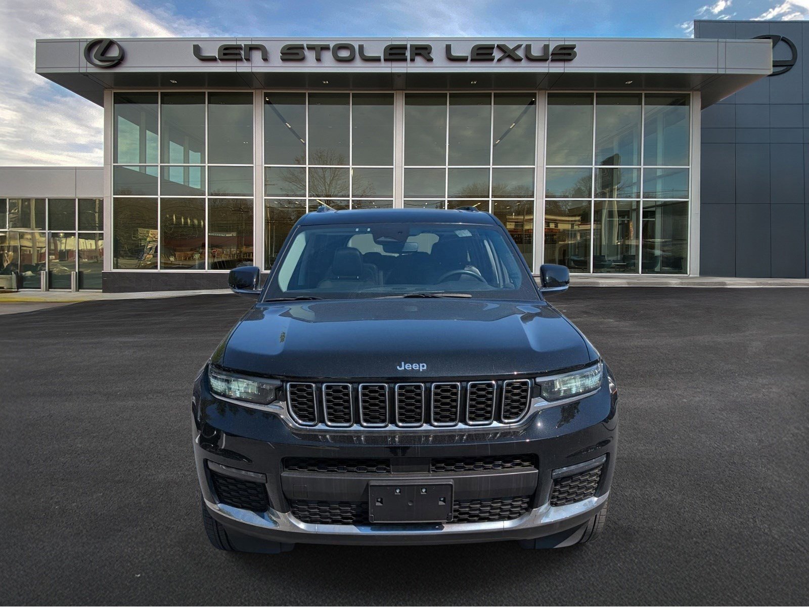 Used 2023 Jeep Grand Cherokee L Limited AWD/4WD image 8