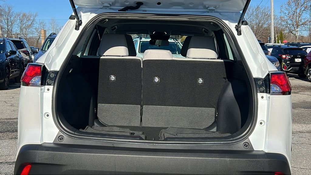 Used 2024 Toyota Corolla Cross L image 16