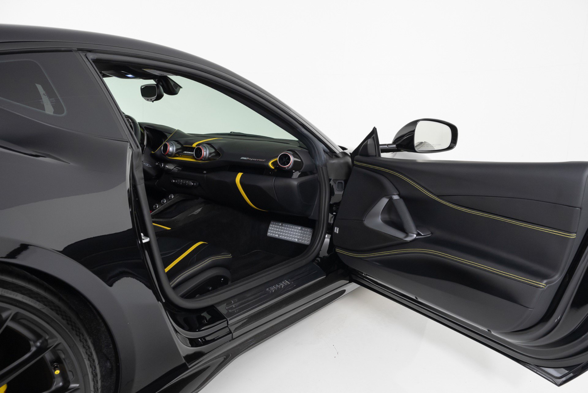 Used 2019 Ferrari 812 Superfast RWD image 25