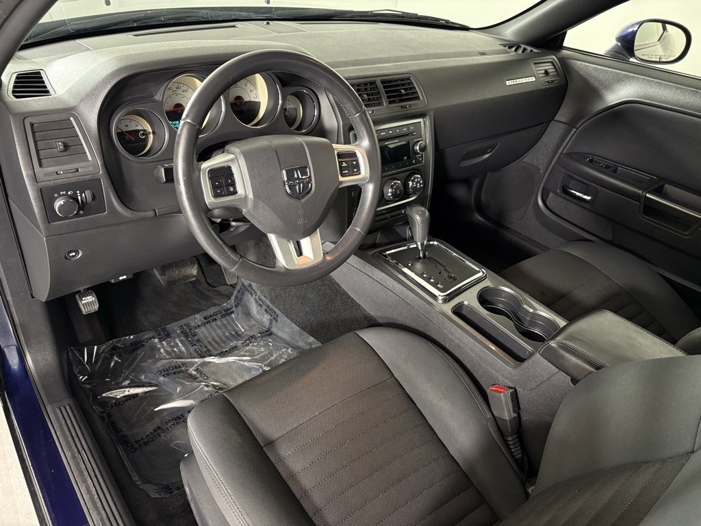 Used 2014 Dodge Challenger SXT image 17