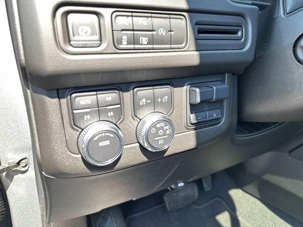 Used 2023 GMC Yukon SLT w/ SLT Luxury Package AWD/4WD image 20