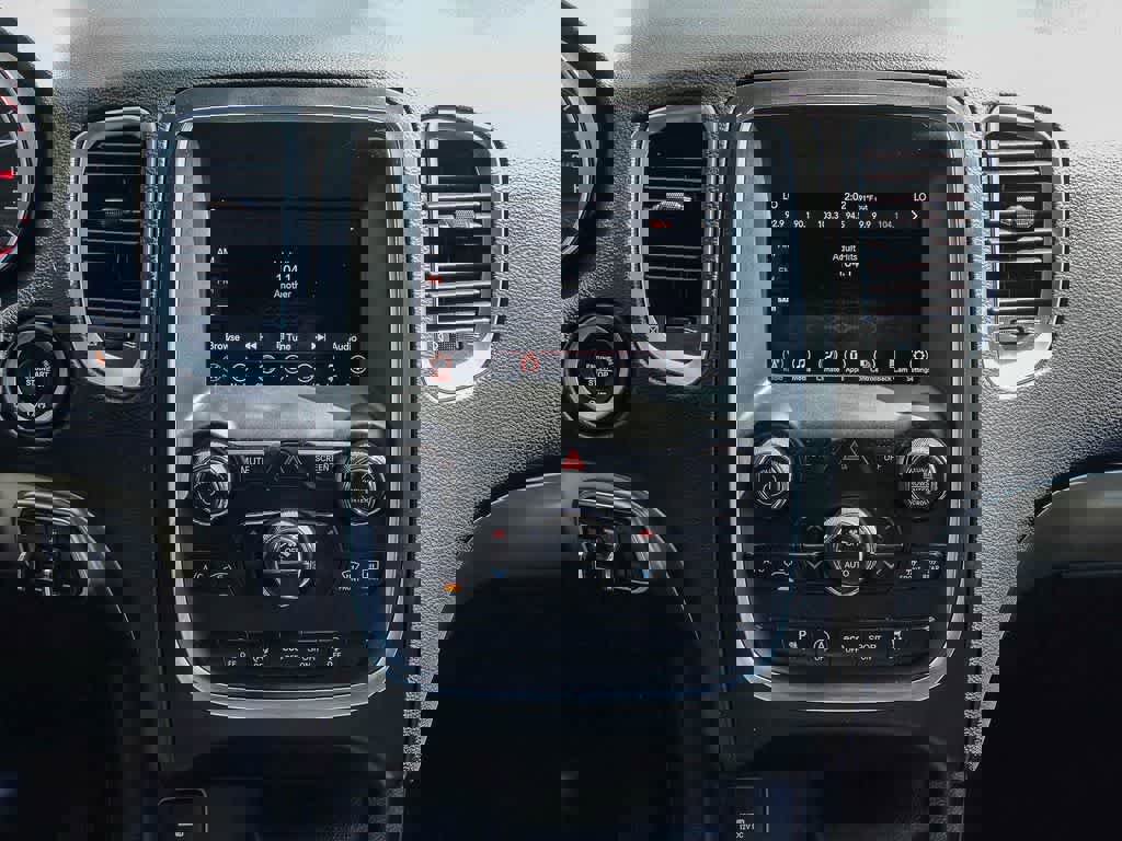 Used 2019 Dodge Durango SXT image 12