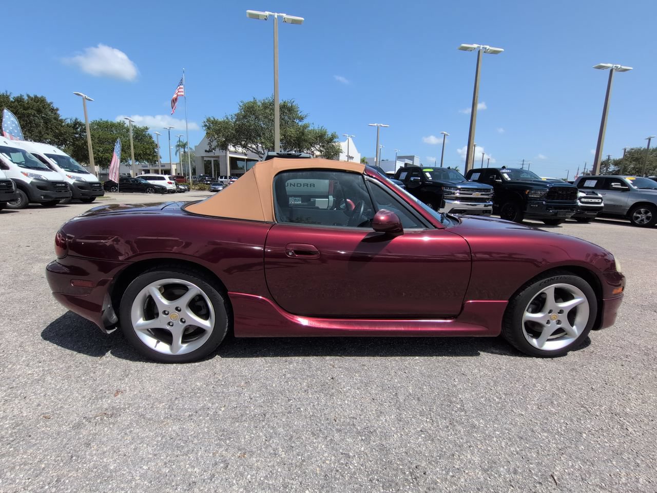 Used 2003 MAZDA MX-5 Miata RWD image 4