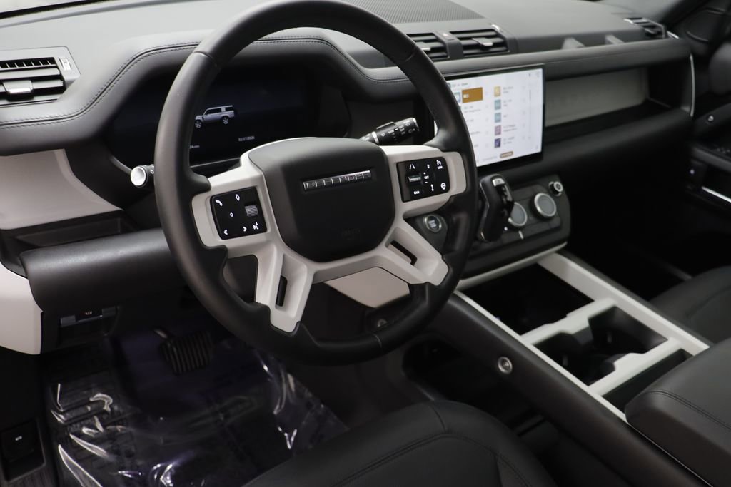 Used 2025 Land Rover Defender 130 S image 6