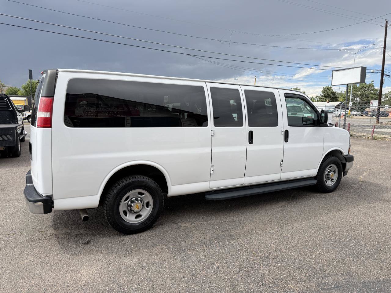 Used 2017 Chevrolet Express 3500 LT w/ LT Preferred Equipment Group RWD image 9