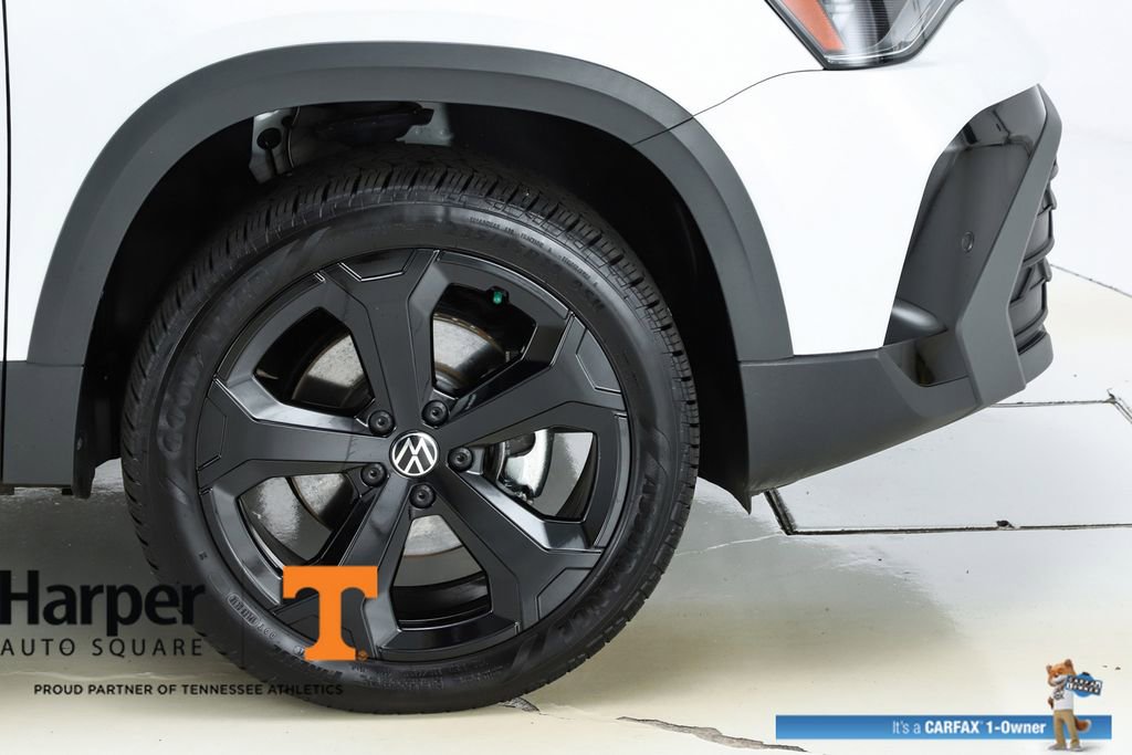 Used 2025 Volkswagen Taos SE image 14