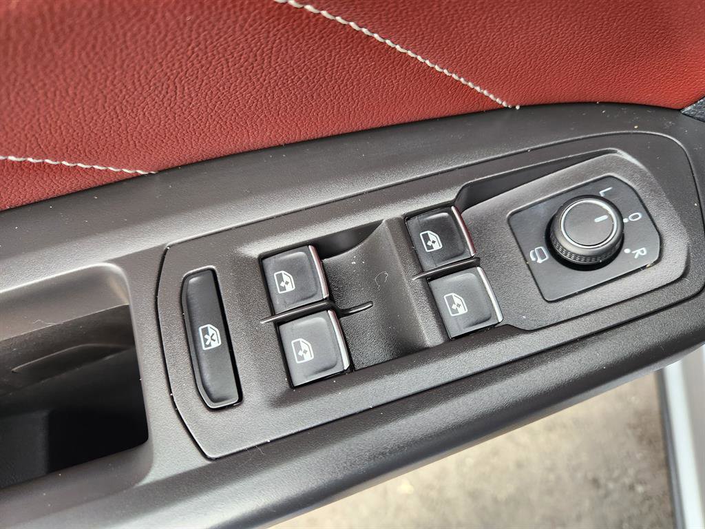 Certified 2022 Volkswagen Atlas Cross Sport SEL Premium R-Line image 34