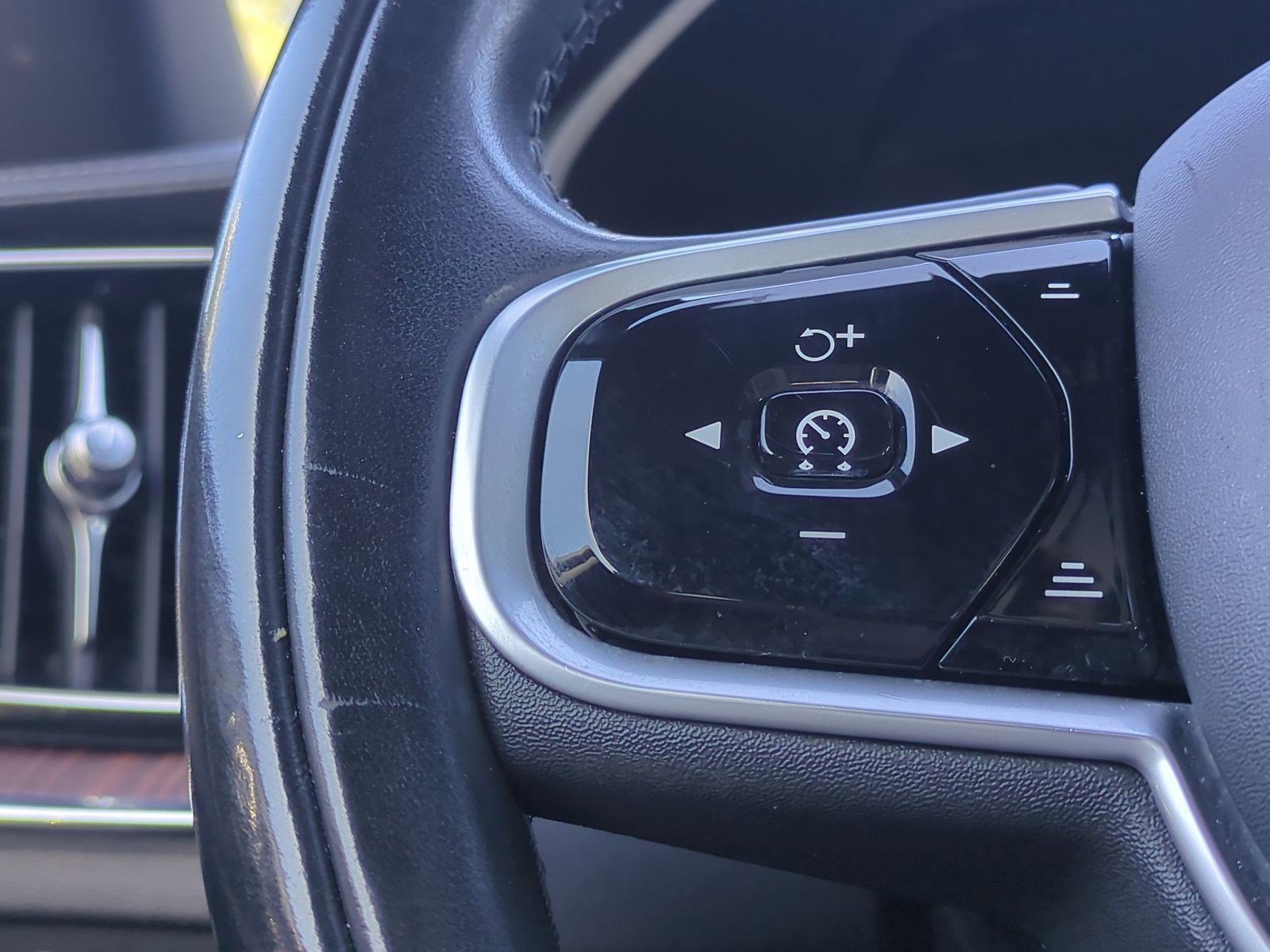 Used 2021 Volvo S60 T5 Inscription image 19