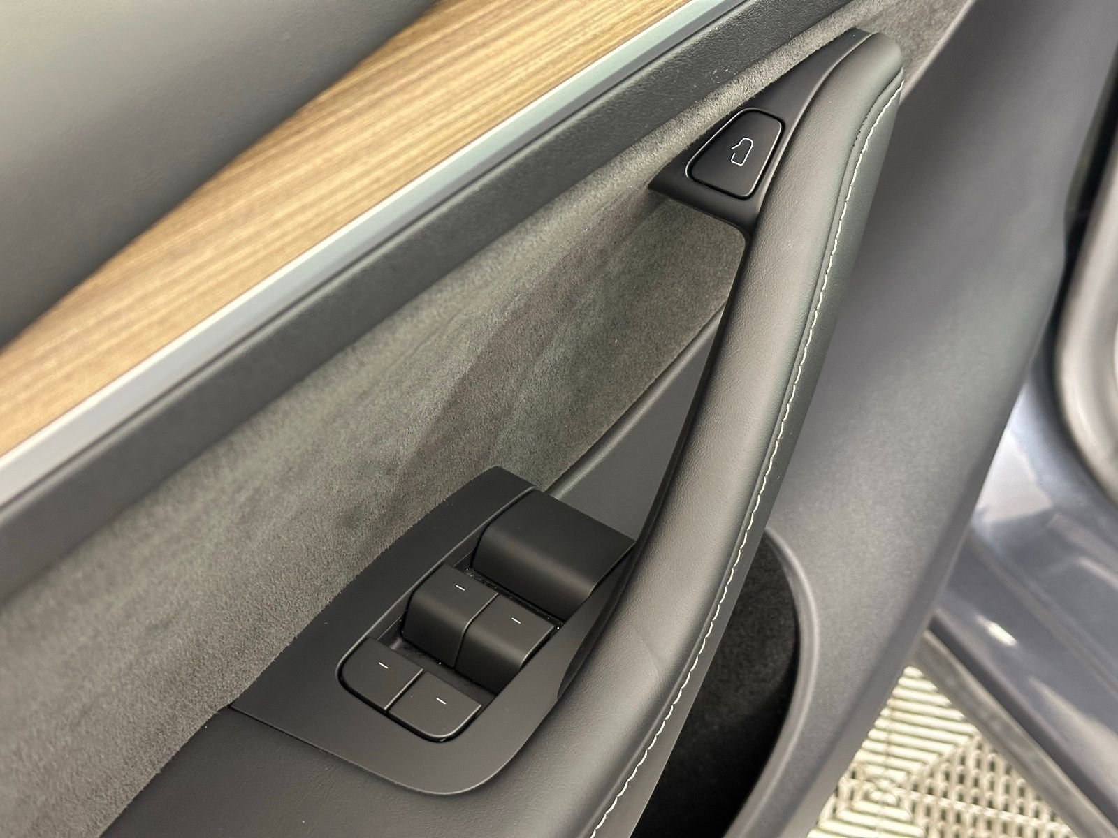 Used 2023 Tesla Model Y Long Range image 40