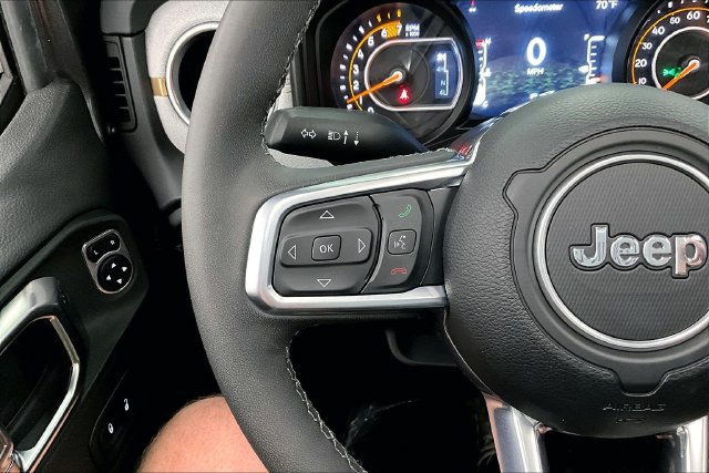 Used 2026 Jeep Wrangler Unlimited Sahara AWD/4WD image 28