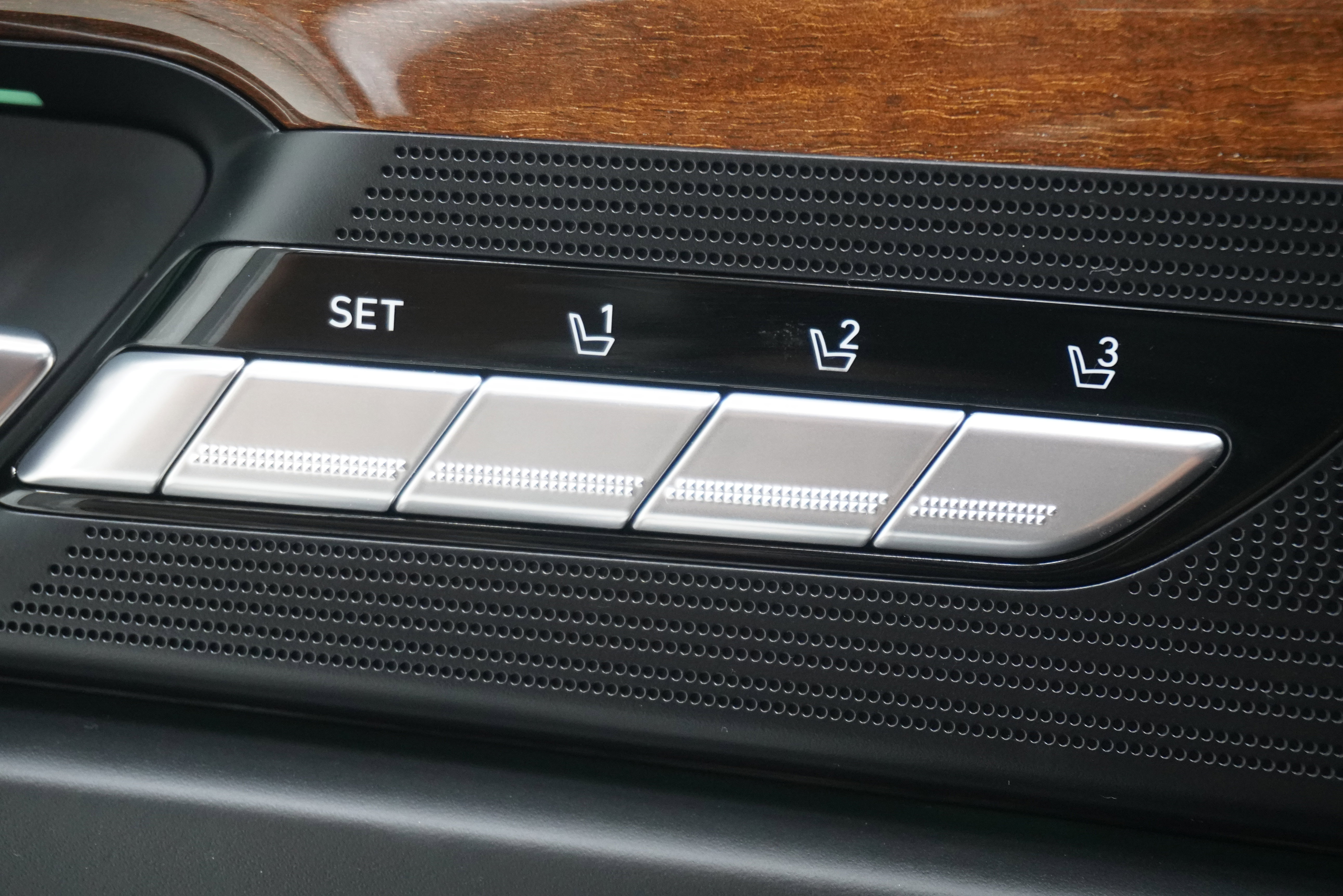 Used 2019 Genesis G90 3.3T Premium image 15