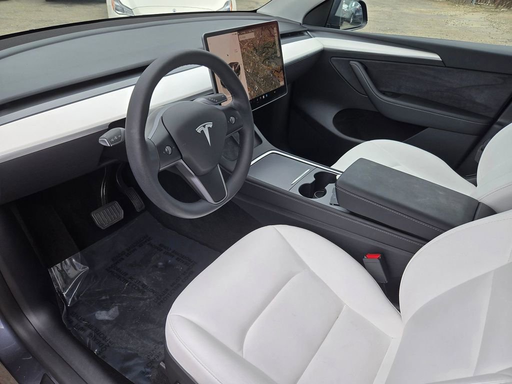 Used 2023 Tesla Model Y 2WD image 9