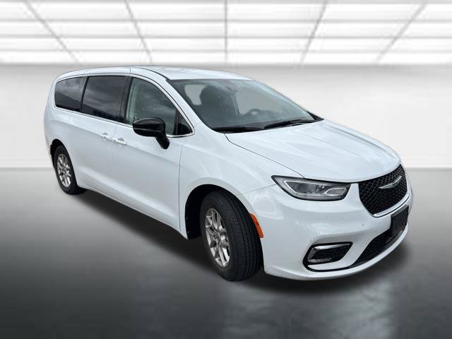 Used 2024 Chrysler Pacifica Touring-L