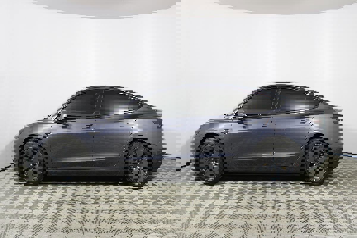 Used 2023 Tesla Model 3 Standard Range image 29