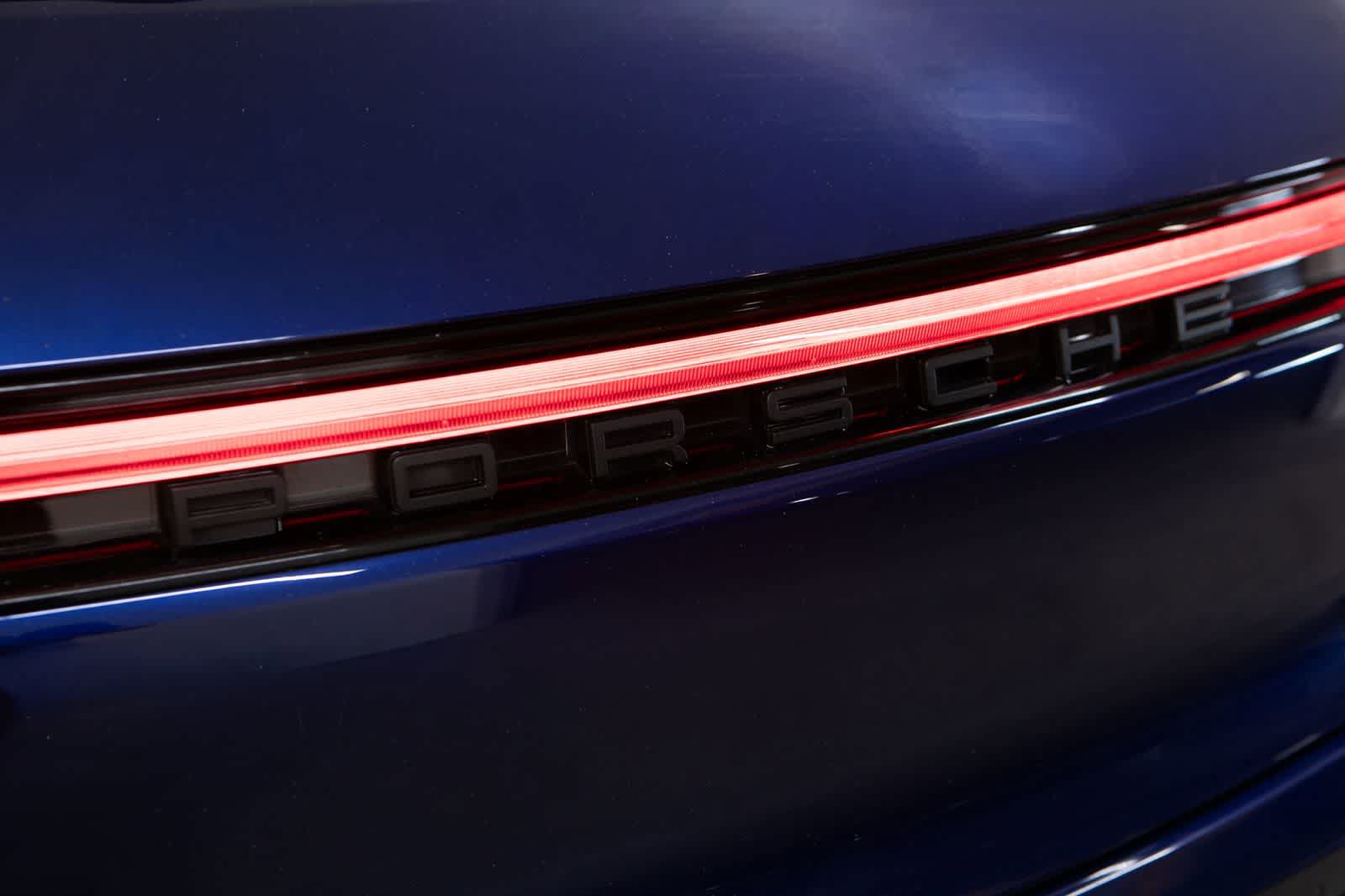Certified 2023 Porsche Macan AWD/4WD image 36