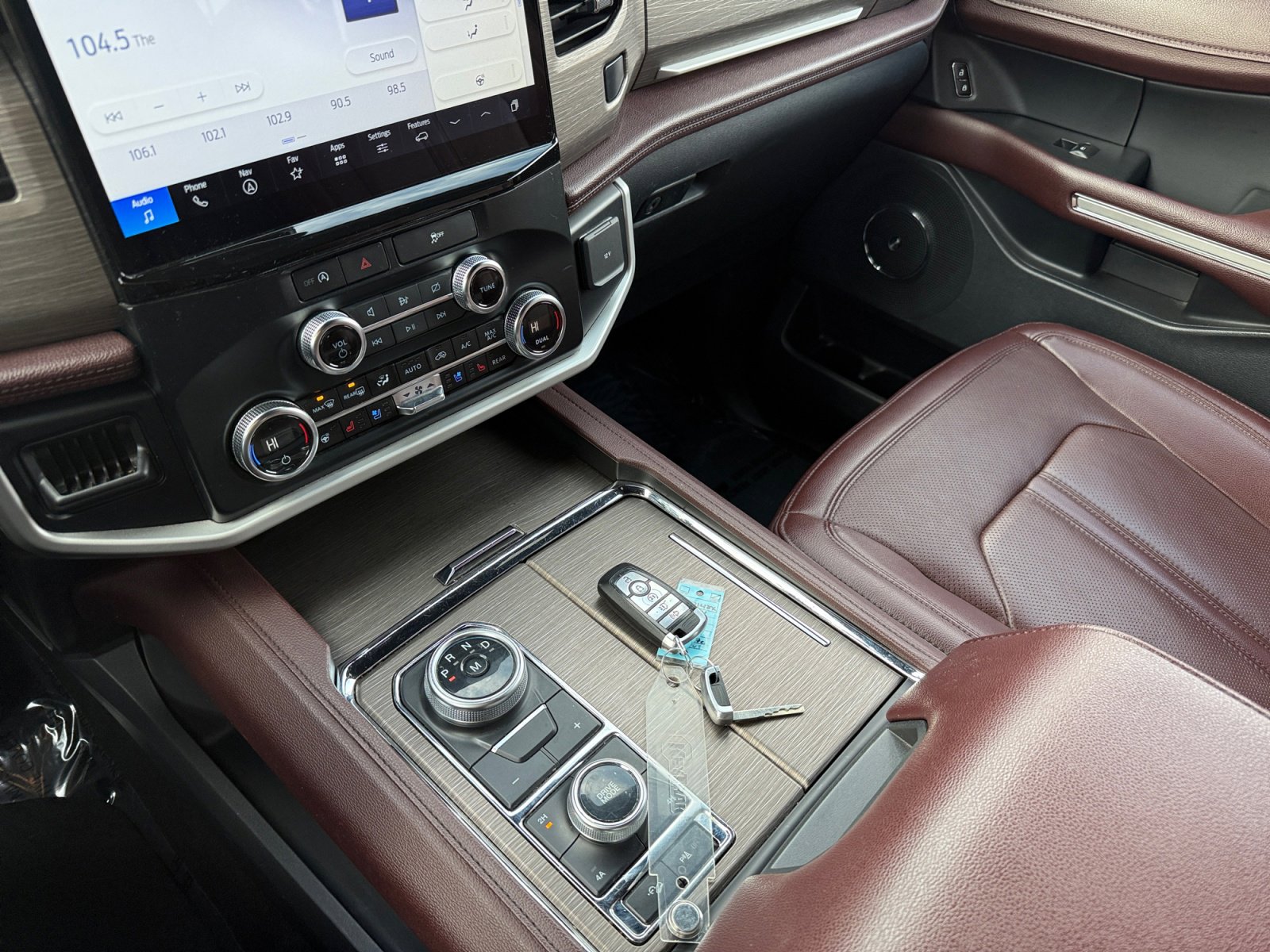 Used 2024 Ford Expedition Max Limited image 13