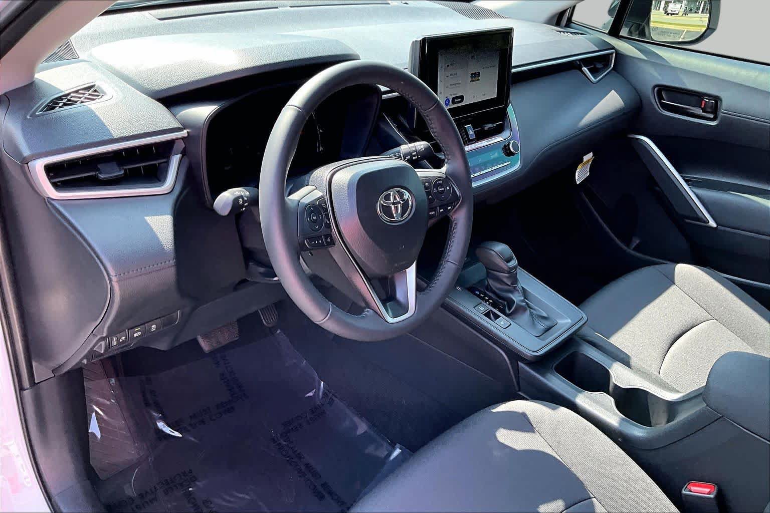 Used 2026 Toyota Corolla Cross LE w/ Moonroof Package FWD image 17