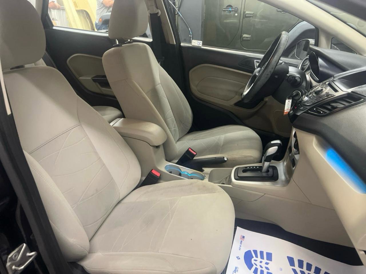 Used 2014 Ford Fiesta SE FWD image 25