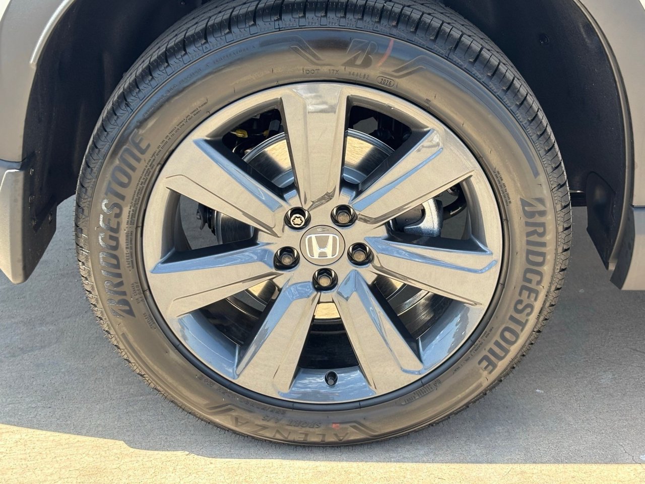 New 2026 Honda Pilot Sport image 5