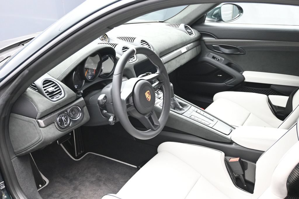 Certified 2025 Porsche 718 Cayman GT4 RS RWD image 4