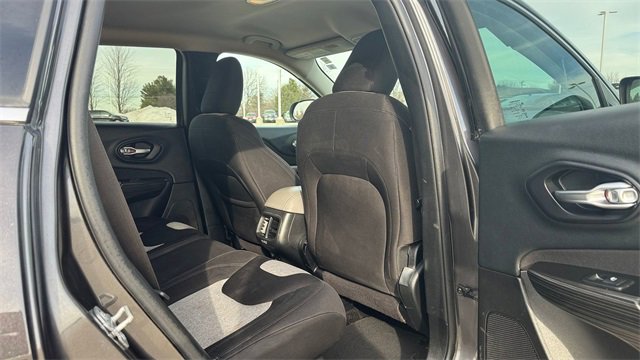 Used 2014 Jeep Cherokee Latitude w/ Comfort/Convenience Group image 10