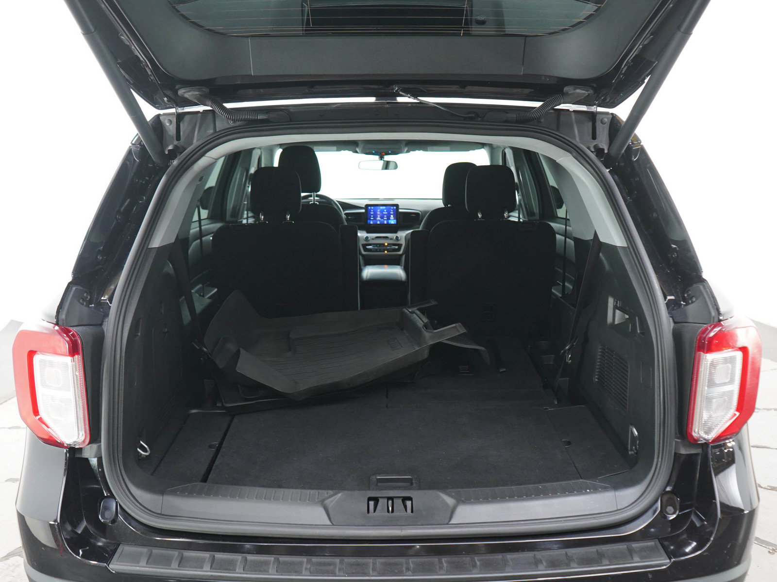 Used 2023 Ford Explorer XLT w/ Class IV Trailer Tow Package AWD/4WD image 16