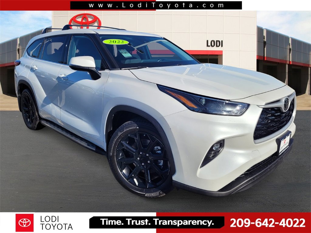 Used 2022 Toyota Highlander LE