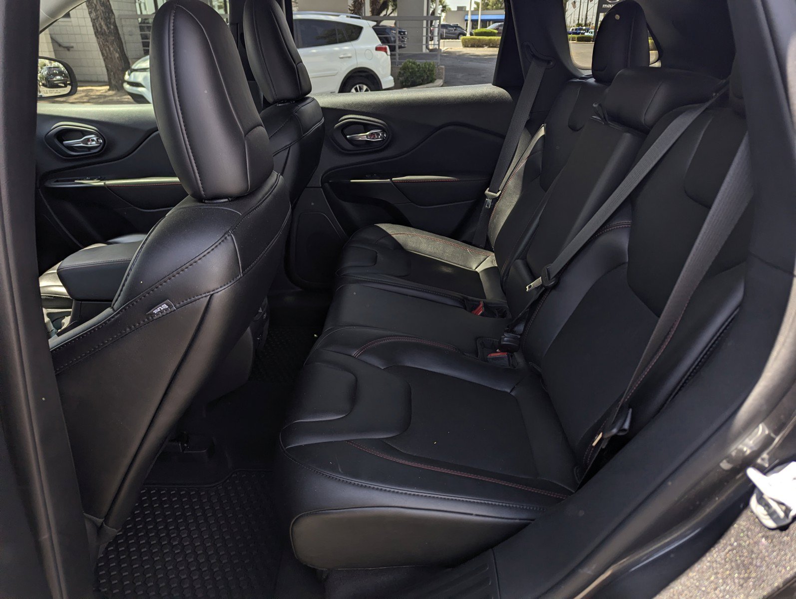 Used 2022 Jeep Cherokee Trailhawk w/ Technology Group B AWD/4WD image 8