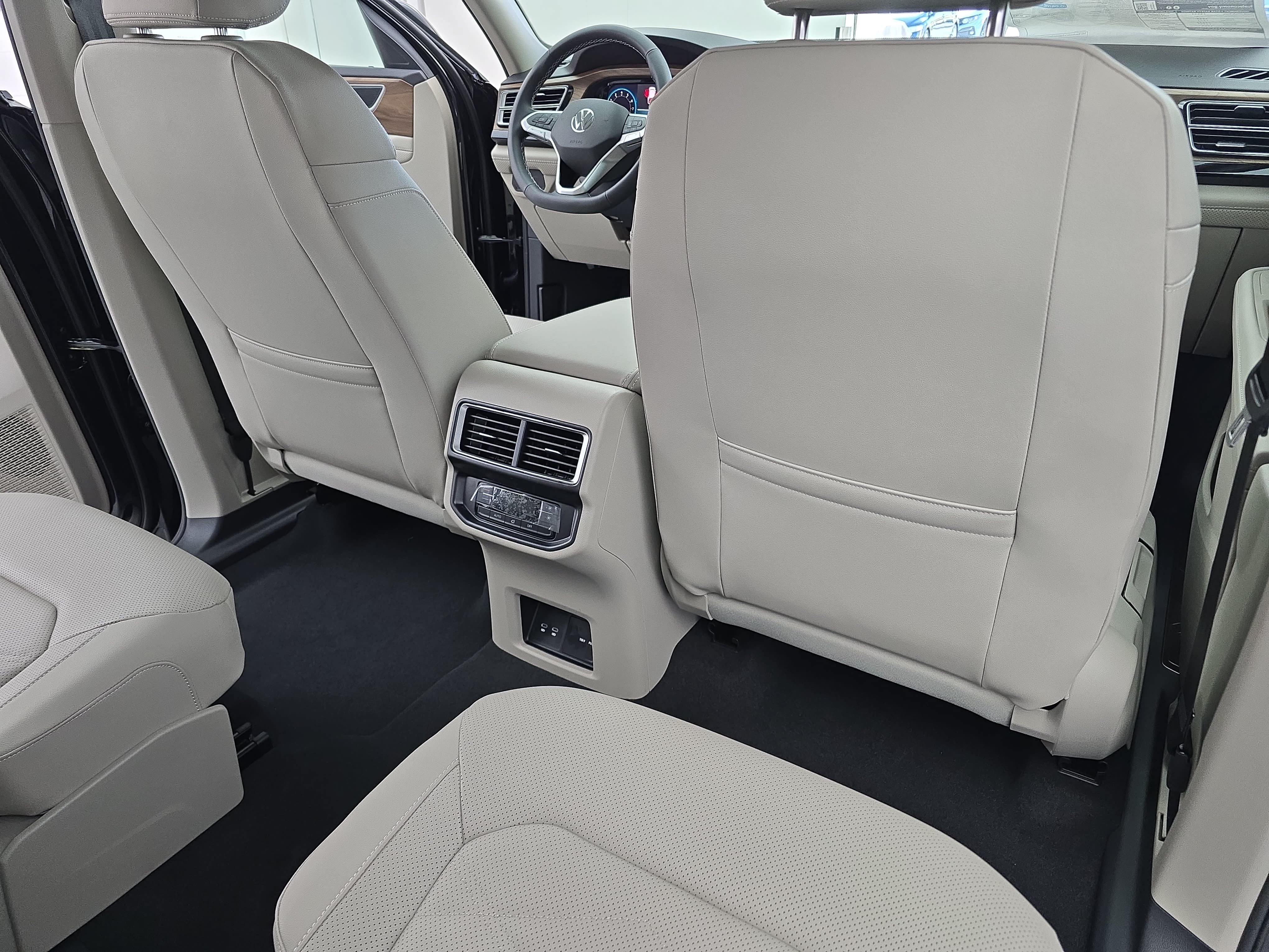 New 2026 Volkswagen Atlas SE FWD image 11