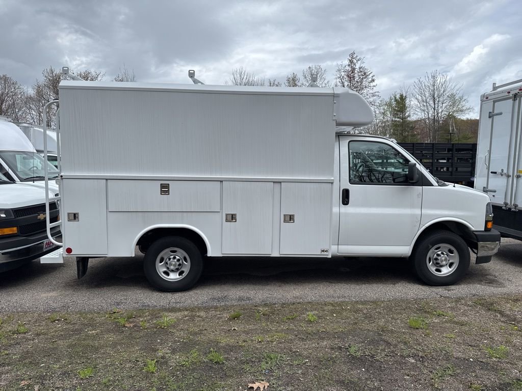 New 2025 Chevrolet Express 3500 w/ Power Convenience Package RWD image 5