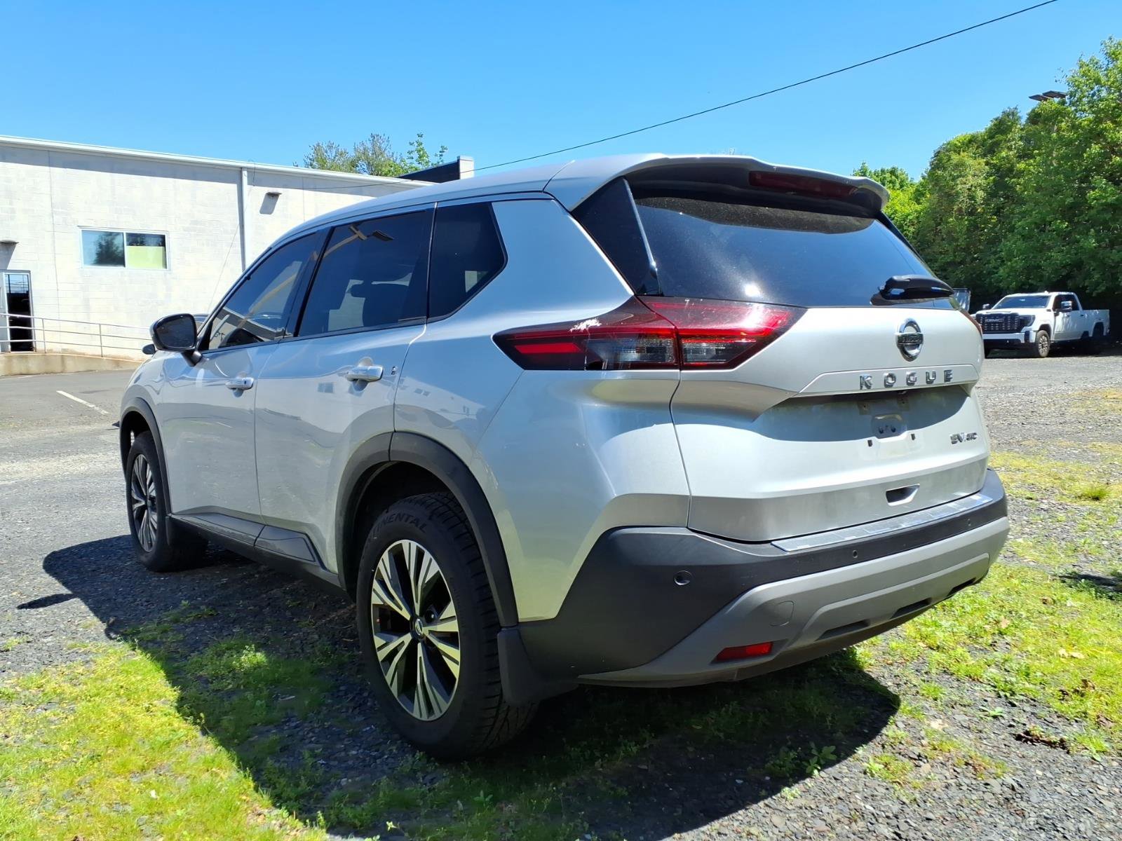 Used 2021 Nissan Rogue SV AWD/4WD image 3