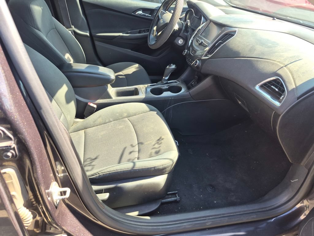 Used 2016 Chevrolet Cruze LT FWD image 12