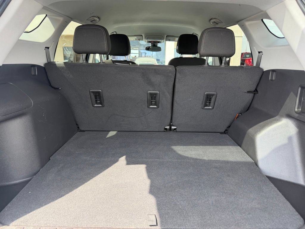 Used 2024 GMC Terrain SLE FWD image 19