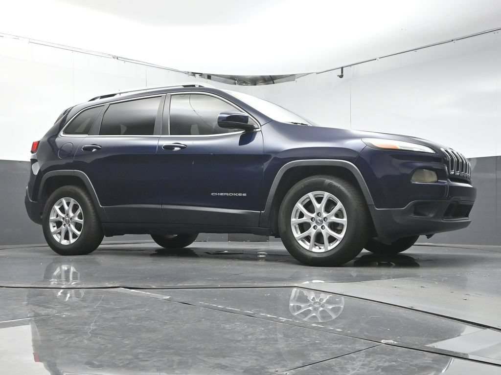 Used 2016 Jeep Cherokee Latitude w/ Safety/Convenience Group AWD/4WD image 14