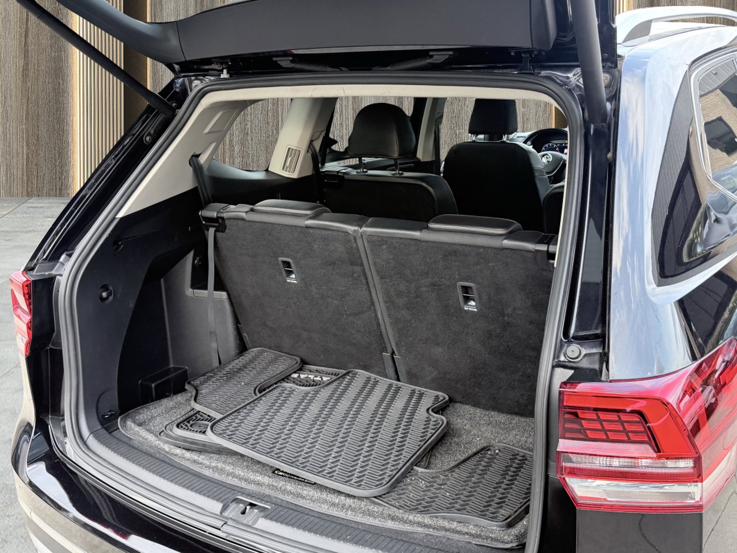 Used 2018 Volkswagen Atlas SEL Premium image 15