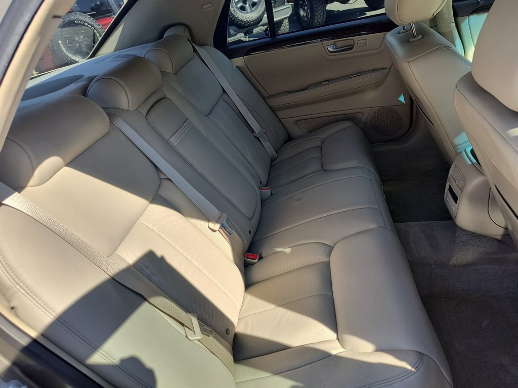 Used 2010 Cadillac DTS Luxury image 24