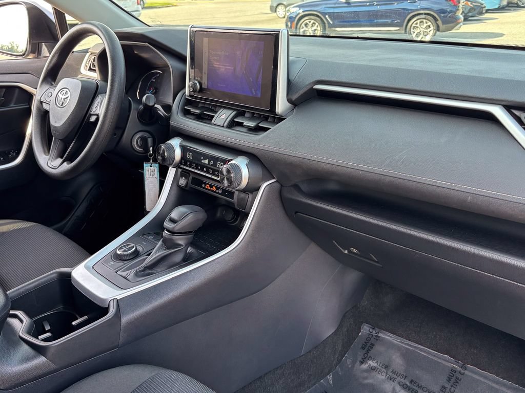 Used 2025 Toyota RAV4 LE AWD/4WD image 35
