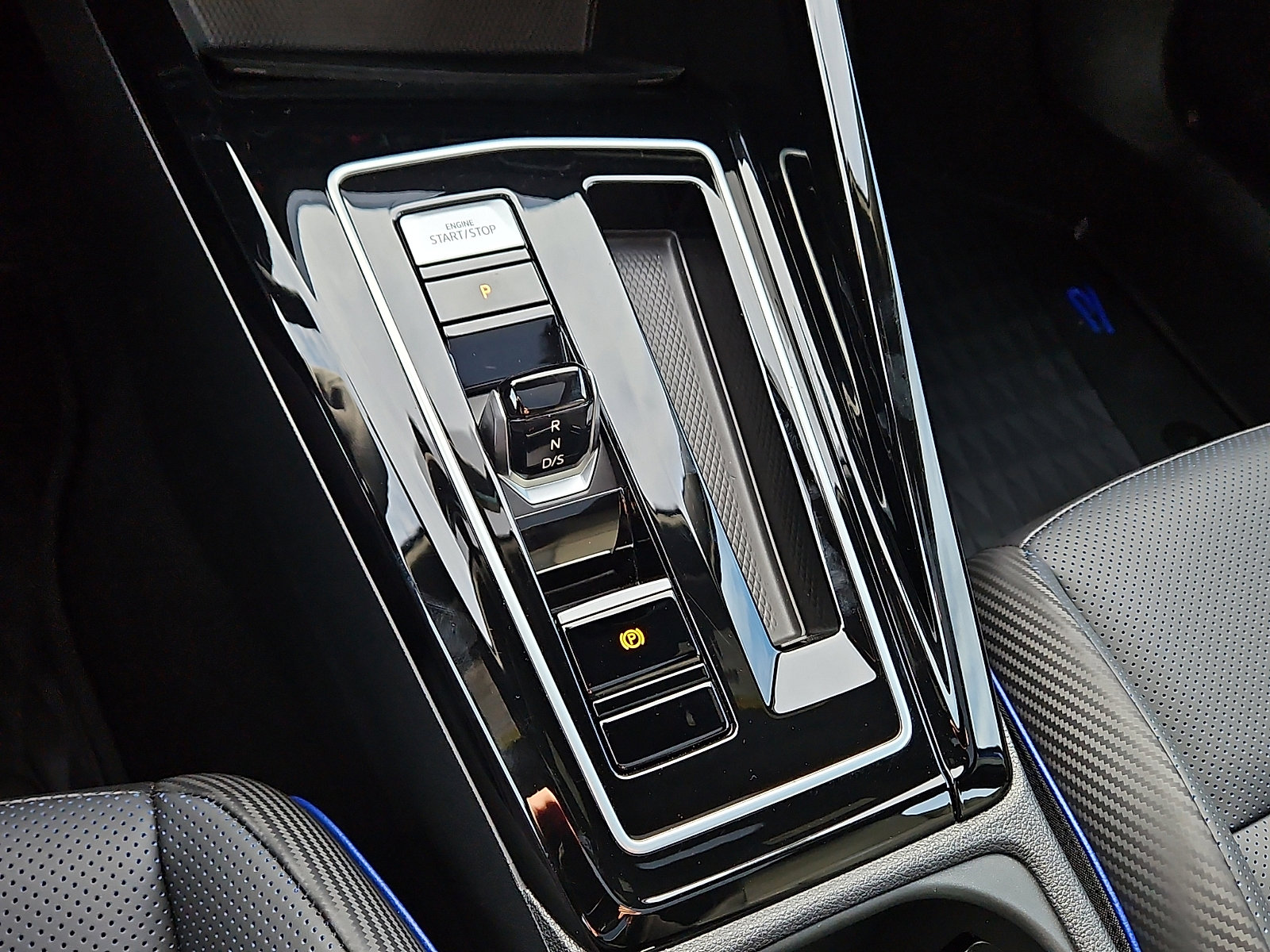 Used 2024 Volkswagen Golf R image 16