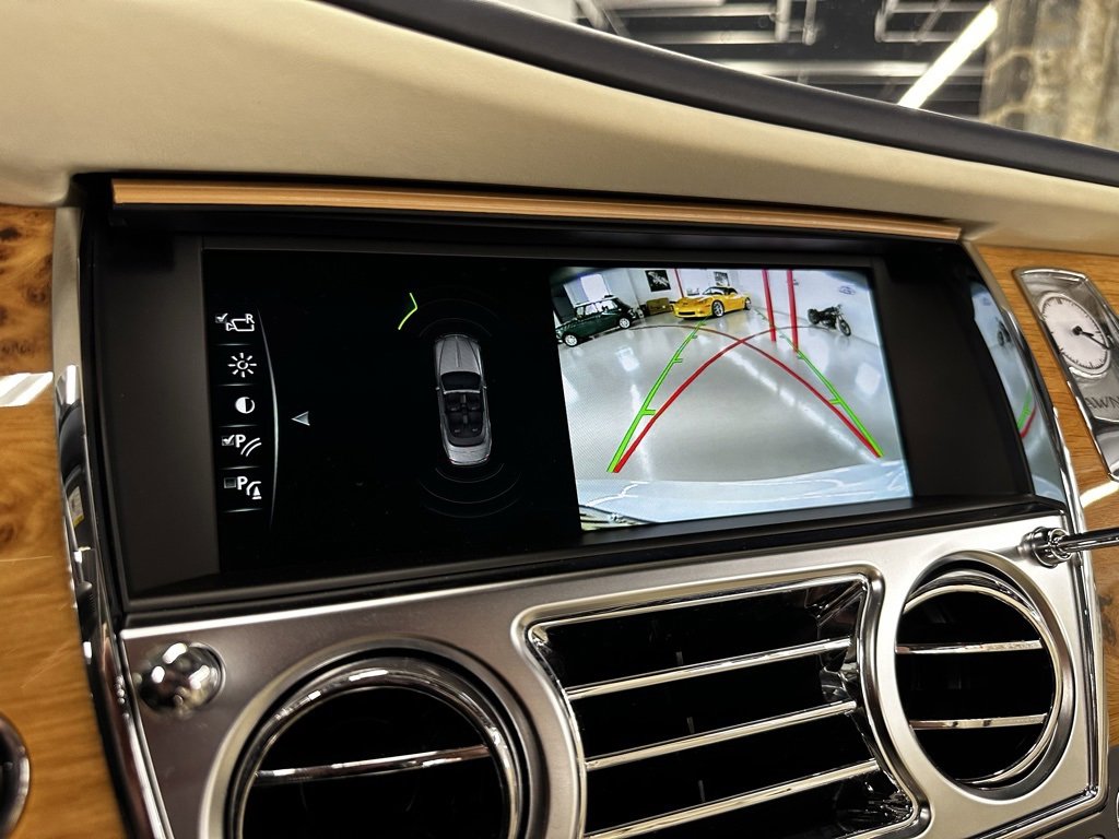 Used 2020 Rolls-Royce Dawn image 28