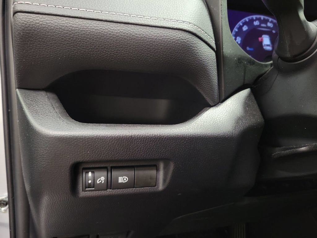 Used 2023 Toyota RAV4 LE AWD/4WD image 28